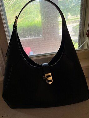 Black purse with buckle from H&M /  Triangular shoulder bag